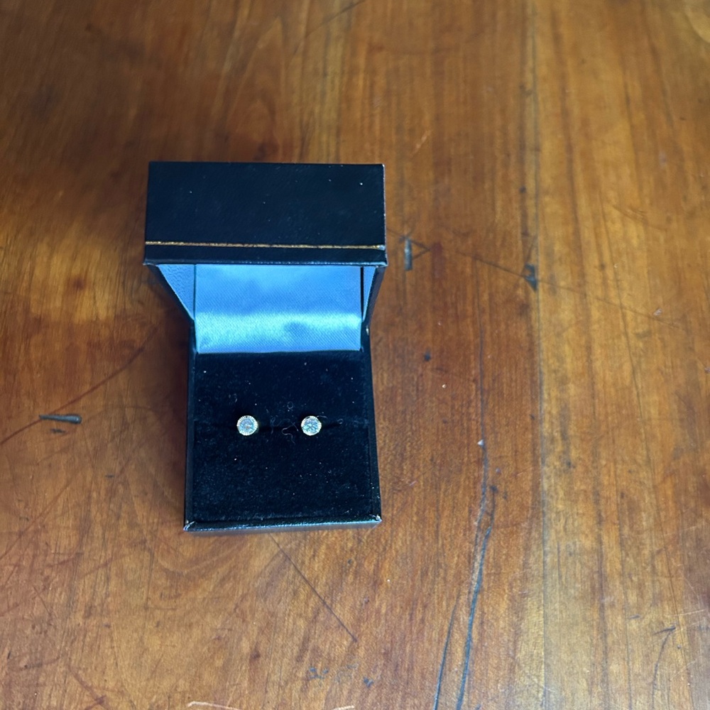 Bezel Gold Necklace and Earring Set - Picture 6 of 9